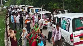 Hathras Satsang Tragedy: 116 Dead in Stampede | Bhole Baba's Leadership | UP News