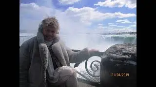 Princesse PAM face aux chutes du Niagara.