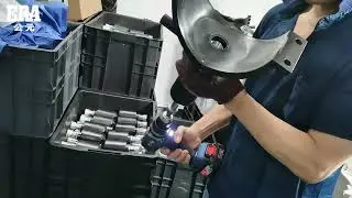 Tapping tee with valve