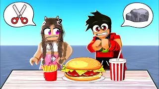 AYB&Uuml;KE İLE TAŞ KAĞIT MAKAS OYNADIK VE KAZANAN HAMBURGERİ YEDİ 😂 ROBLOX