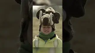 🦕 Mamuty chronią Danę przed Smileodonem! | Dino Kids | Pokazy dinozaur&oacute;w dla dzieci