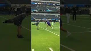 T.J. Hockenson warming up in Los Angeles