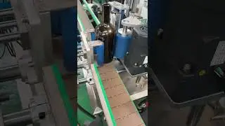 Red wine conical bottle positioning labeling machine
