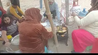 Aaj banya ganga kinare khana  maja aa gaya