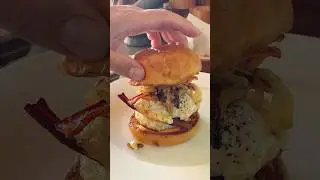 Breakfast Bacon & Egg Sandwich 🥓🍳Breakfast Burger #homemade #mealinspo [🚋] #caramelizedonions