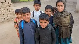 See Poor People's Children Education in Pakistan 🇵🇰 😕😭