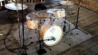 Dixon Little Roomer drum kit demo by Miguel Monroy