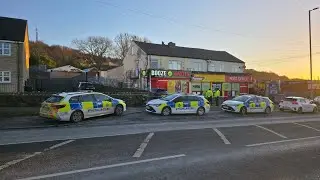 Cops scramble to Booze Master, Leeds Road Shipley and put a cordon in place.