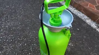 How to Fill the ISKU Multi-Function Pressure Sprayer with Water 5L