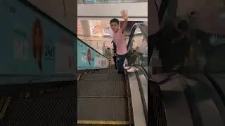 Funny  escalator  😍No fear baby#shorts#youtubeshorts #ytshorts #trending #shortvideo