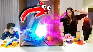 AMOGUS APARECE NA TROCA DE FIDGET TOYS E POP IT POR TELEPATIA - Paulinho e Toquinho Family
