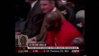 42-year-old Kevin Willis and 19-year-old Josh Smith Trade Dunks (2004)