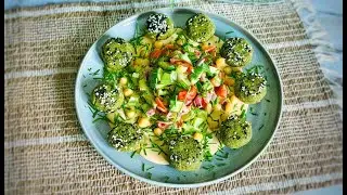 Питательный и вкусный салат с фалафелем