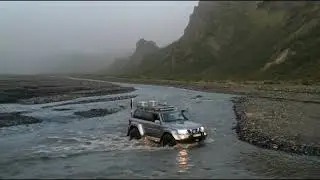 Jeppafer&eth; Nissan Patrol crossing Kross&aacute; / &THORN;&oacute;rsm&ouml;rk