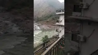 Muzafarbad la orilla hotel