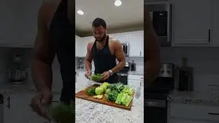 Make your own Green juice! 🥤 #recipe #kuvings #shorts