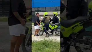 El saludo el&eacute;ctrico 😂