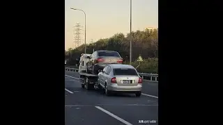 汽车拖运必须掰号牌？没听说过这规矩啊