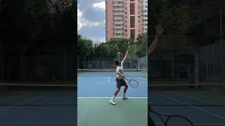 WIDE SLICE SERVE IN SLOW-MO! 👌 #tenfitmen #tennisserve #tenniscoach #tennispro #tennistips