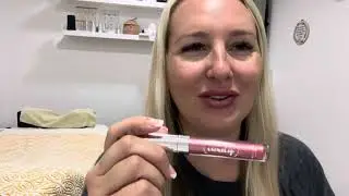 LuxeLip&trade; Shimmer Stick swatch test lip gloss