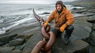 Un Pescador Encontró Una Cadena Enorme En La Playa, Y Una Voz Interior Le Dijo Que La Tirara…