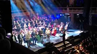Police Symphony Orchestra & Divadlo Járy Cimrmana - Šel nádražák na mlíčí