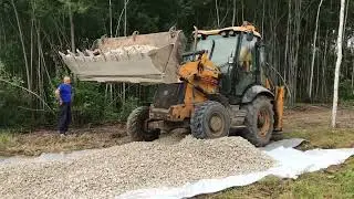 С нуля. День 30й. Стройка заезда на участок и Парковки.