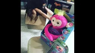 Fingerlings Hugs - Bella