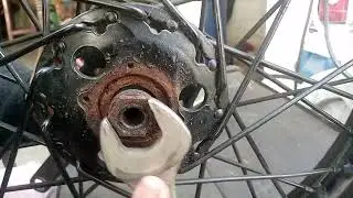 BSA WM20 MILITARY MODEL 1942 REAR WHEEL NEW BEARING REPLACEMENT BY KAMRAN GEE 🇵🇰