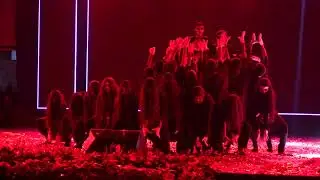 When Shadows Dance on Stage