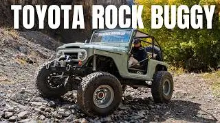 Этот Toyota FJ40 — идеальный внедорожник для преодоления скалистых препятствий.
