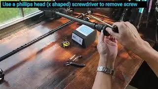 smartCRUTCH - How to Change Rubber Tips - First Remove Black Plug and Self-Tapping Screw