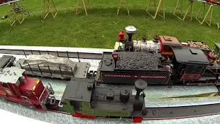 Gartenbahn fertig aufgestellt mit allem Rollmaterial