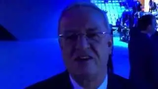 VW-Chef Martin Winterkorn begr&uuml;&szlig;t die Automobilwoche beim VW-Konzernabend