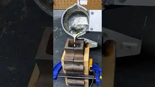 Pouring Molten Metal into Mold #molten #diy #foundry