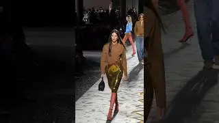VERSACE SS 2025. #fashionshow #model #runway #fashionista #versace #fashionweek #paris