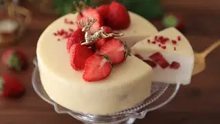 いちごヨーグルトムースケーキ【クリスマスに】（Strawberry yogurt mousse cake）