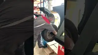 How To Use The Wheel Balancer Machine | Wheel Balancer Machine in Sharjah | Dubai | Ajman | GCC