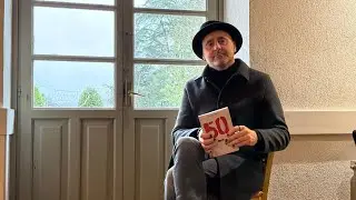 Bere bigarren poema liburua argitaratu dau Mikel Urkixok: ‘50 (berrogeita hamar)’
