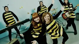 Bobs & LoLo - Busy Bee (Official Video)