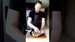 chrupiący kurczak 🔥🔥z pieca opalanego drewnem #shorts #chicken #woodfired #ooni #karu