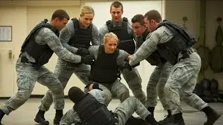 Five SEALs Cornered Her in Training &mdash; 42 Seconds Later, All Five Were on the Ground