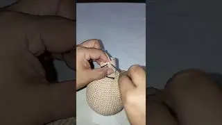 Detalhes da cabe&ccedil;a da boneca amigurumi #crochet #bonecaamigurumi #amigurumicrochet