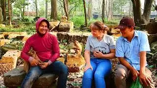 Dawn sleeps with sister and Karine spends time with many monkey warmly