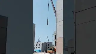 Incident,no proper barricade the crane radios #construction #safety #lifting #incidente #arabia