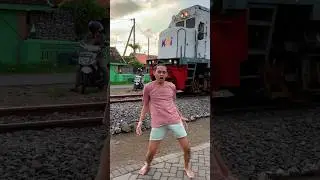 Tarian Kereta Api Lagi 🚂🚃🚃🚃