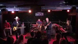 Eric Lindell - Heavy Heart (Live at The Mint)