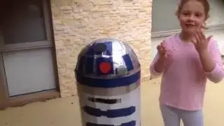 How to make an R2D2 costume