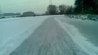 Schaatsen bij het gat van Loopgauw nabij Biesbosch