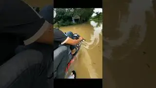 Betapa Badaknya Satria FU FI dalam menerjang Banjir 😂😂